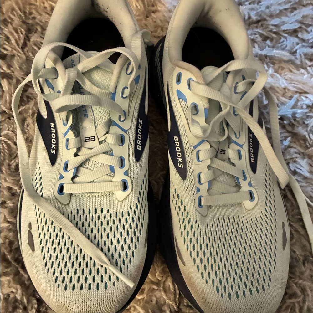 Brooks Athletic Shoes - Light blue women’s 8.5 medium B